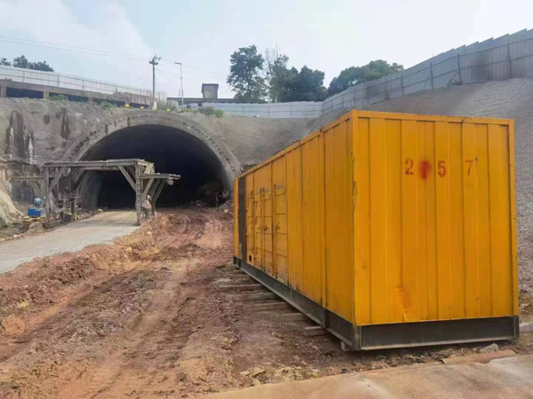 平和发电机出租自启装置的工作原理是什么？