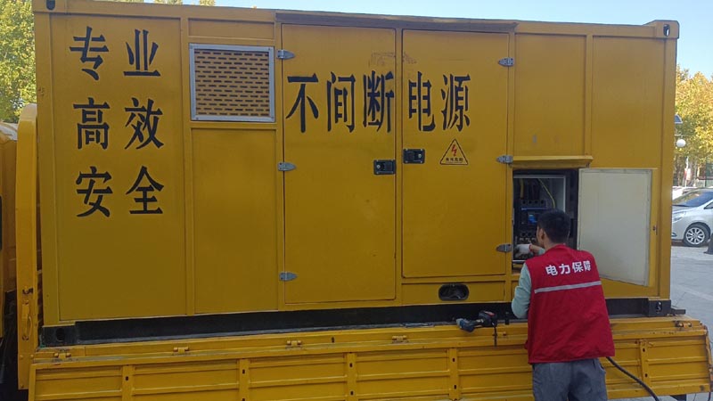 平和柴油发电机组和UPS电源配合使用时，如何避免切换过程中的电力中断？