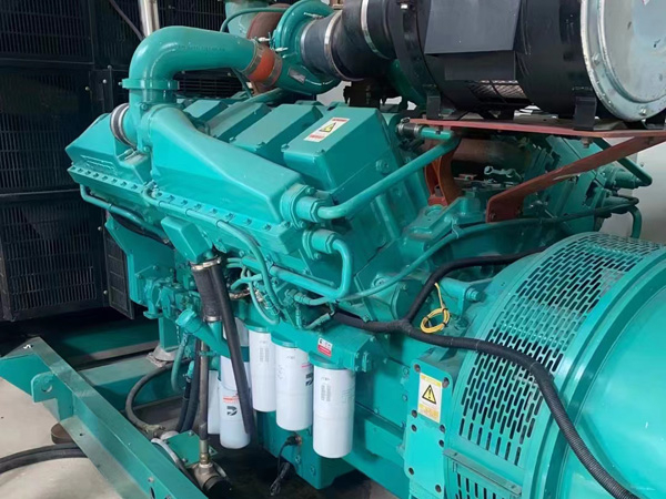 平和更换100kW柴油发电机组机油时，需要注意哪些事项？