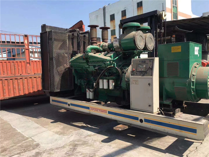 平和如何判断柴油发电机组的机油温度是否达到了合适的预热温度？